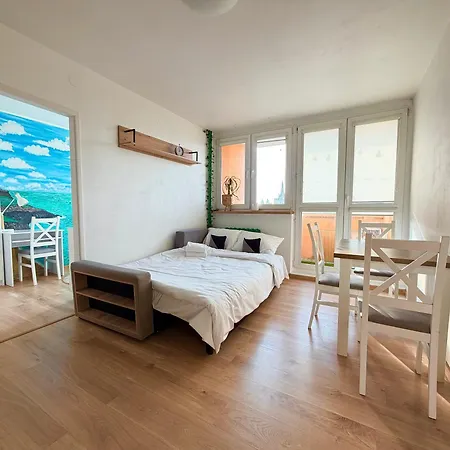 Zaporoska Skyline View By Bookinghost 弗罗茨瓦夫