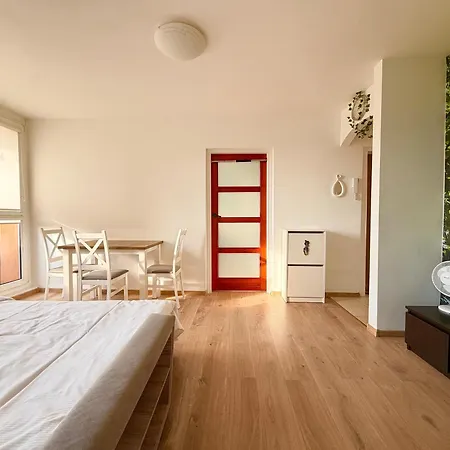 Zaporoska Skyline View By Bookinghost 公寓