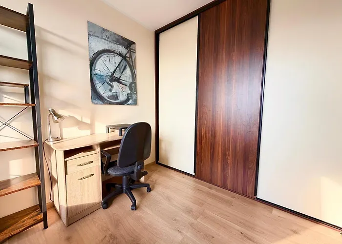 Zaporoska Skyline View By Bookinghost 弗罗茨瓦夫