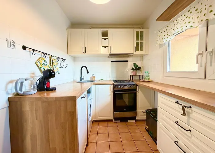 Zaporoska Skyline View By Bookinghost * 弗罗茨瓦夫