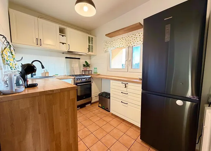 Zaporoska Skyline View By Bookinghost * 弗罗茨瓦夫